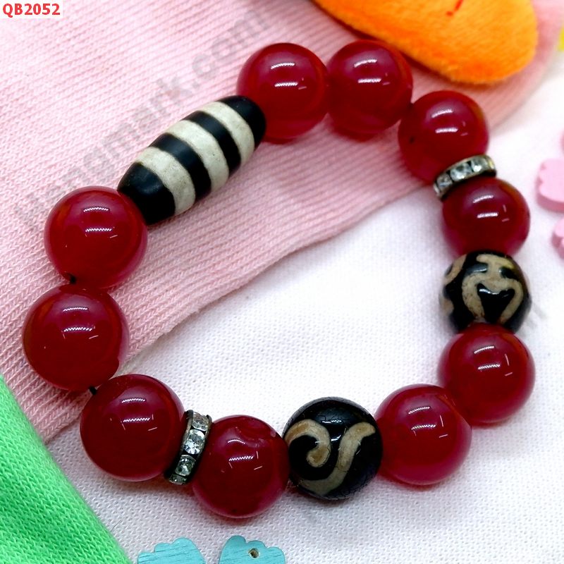 QB2052 สร้อยข้อมือหินDZI แก้ววิเศษ หรูยี่ และ 3 เส้น ราคา 499 บาท http://ww2.hengmark.com/view_product/QB2052.htm