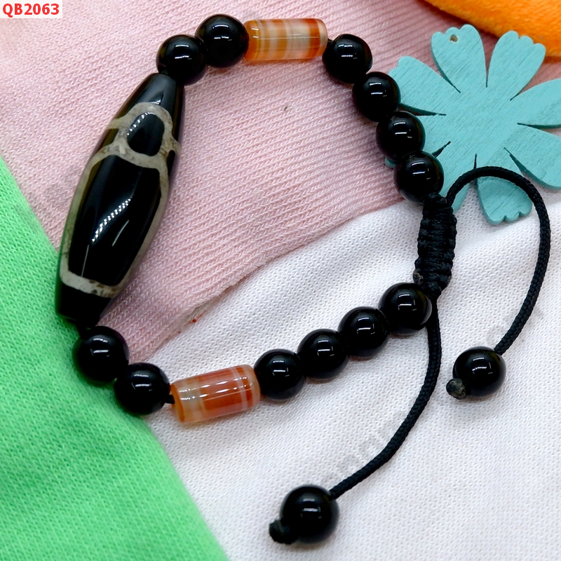QB2063 สร้อยข้อมือหินDZI ไฉ่ซิงเอี๊ย ราคา 349 บาท http://ww2.hengmark.com/view_product/QB2063.htm