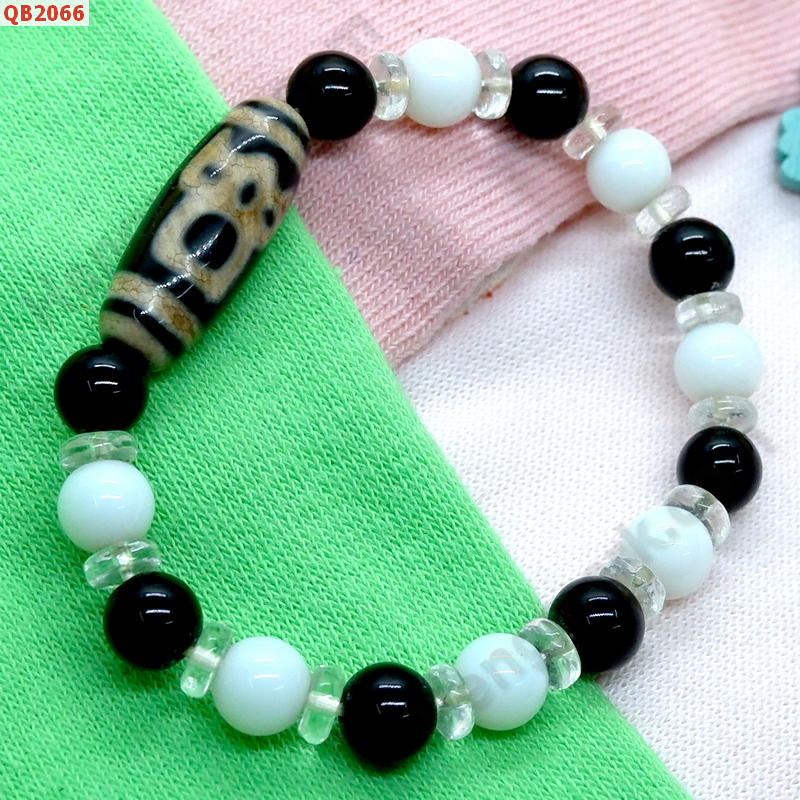 QB2066 สร้อยข้อมือหินDZI ไฉ่ซิงเอี๊ย ราคา 299 บาท http://ww2.hengmark.com/view_product/QB2066.htm