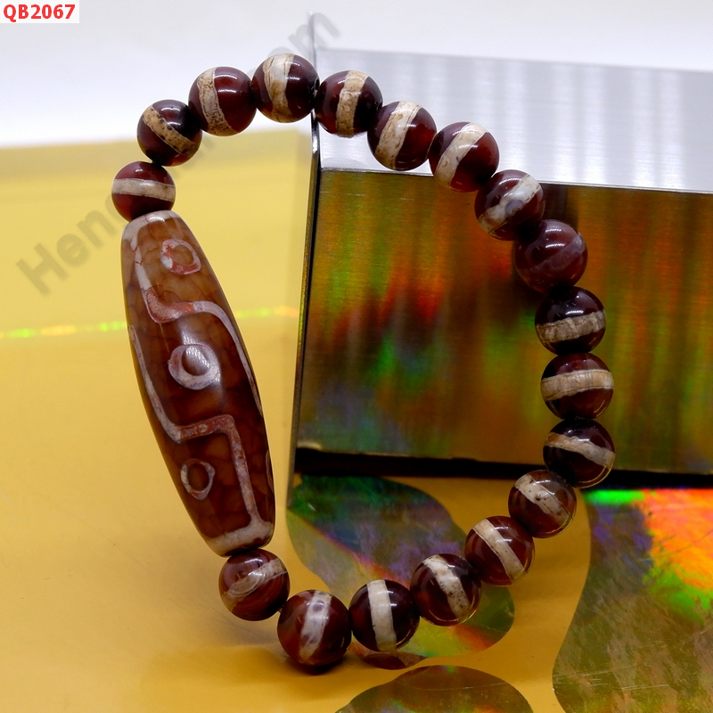 QB2067 สร้อยข้อมือหินDZI 9 ตา หมอยา ราคา 599 บาท http://ww2.hengmark.com/view_product/QB2067.htm