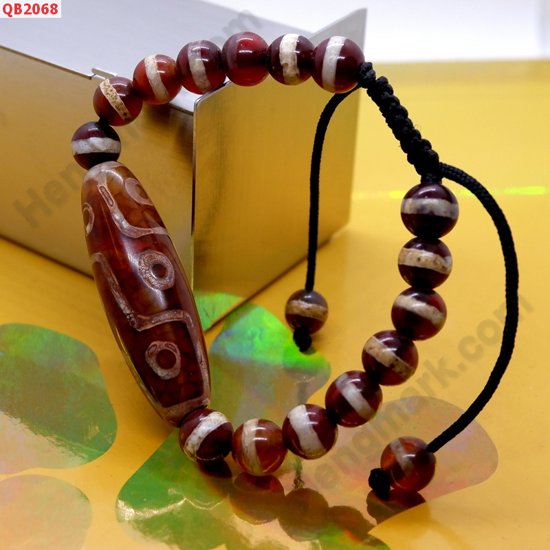 QB2068 สร้อยข้อมือหินDZI 9 ตา หมอยา ราคา 599 บาท http://ww2.hengmark.com/view_product/QB2068.htm