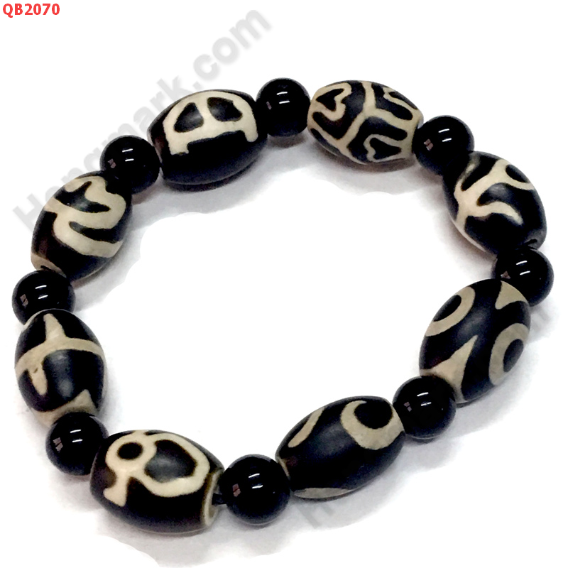 QB2070 สร้อยข้อมือหินDZI 8 เม็ด ราคา 859 บาท http://ww2.hengmark.com/view_product/QB2070.htm