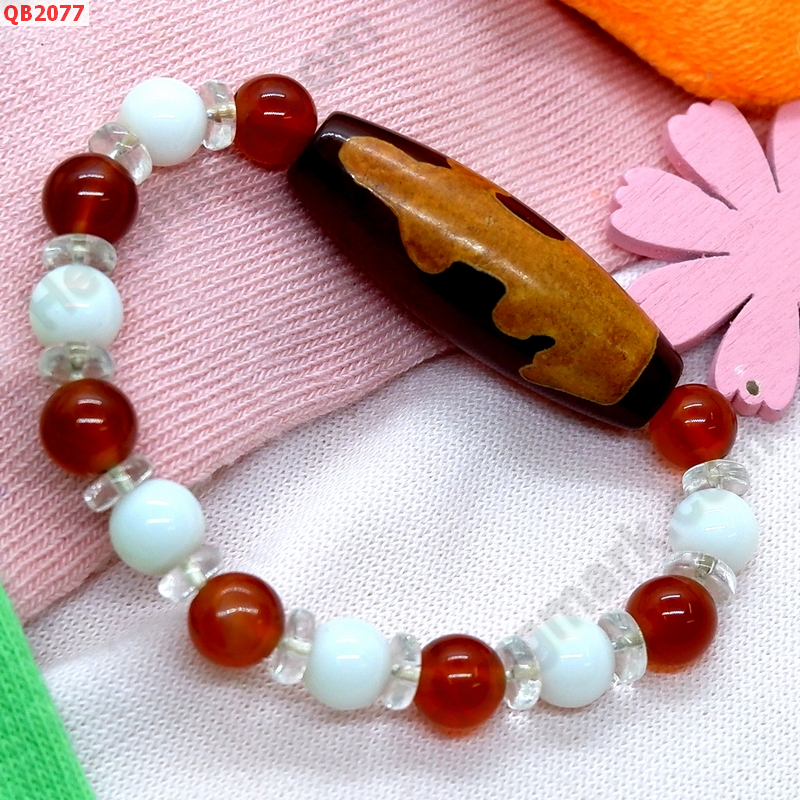 QB2077 สร้อยข้อมือหินDZIเจ้าแม่กวนอิม  ราคา 349 บาท http://ww2.hengmark.com/view_product/QB2077.htm