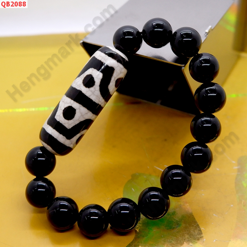QB2088 สร้อยข้อมือหินทิเบตลายเขี้ยวเสือคู่  8 จุด ราคา 699 บาท http://ww2.hengmark.com/view_product/QB2088.htm