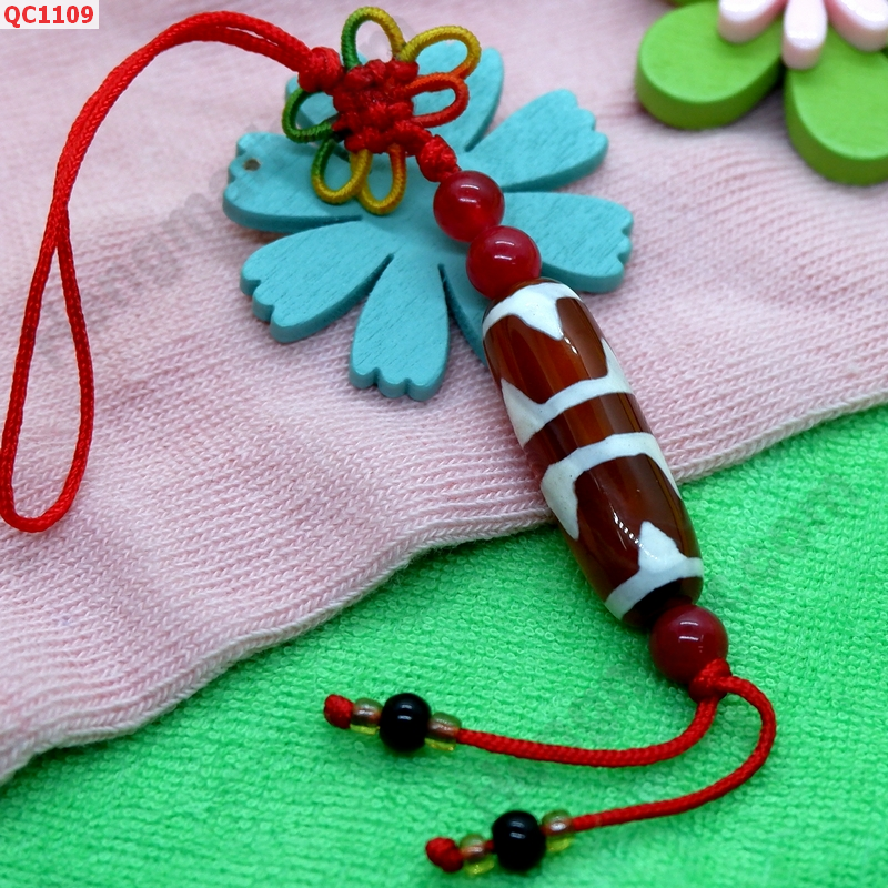 QC1109 หินทิเบตแขวนมือถือ ลายเขี้ยวเสือคู่ ราคา 229 บาท http://ww2.hengmark.com/view_product/QC1109.htm