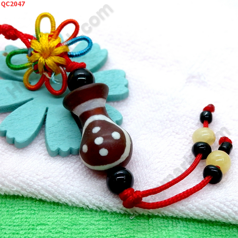 QC2047 หินทิเบตแขวนมือถือรูปแจกันวิเศษ ลาย 2 ตา 10 จุด ราคา 179 บาท http://ww2.hengmark.com/view_product/QC2047.htm