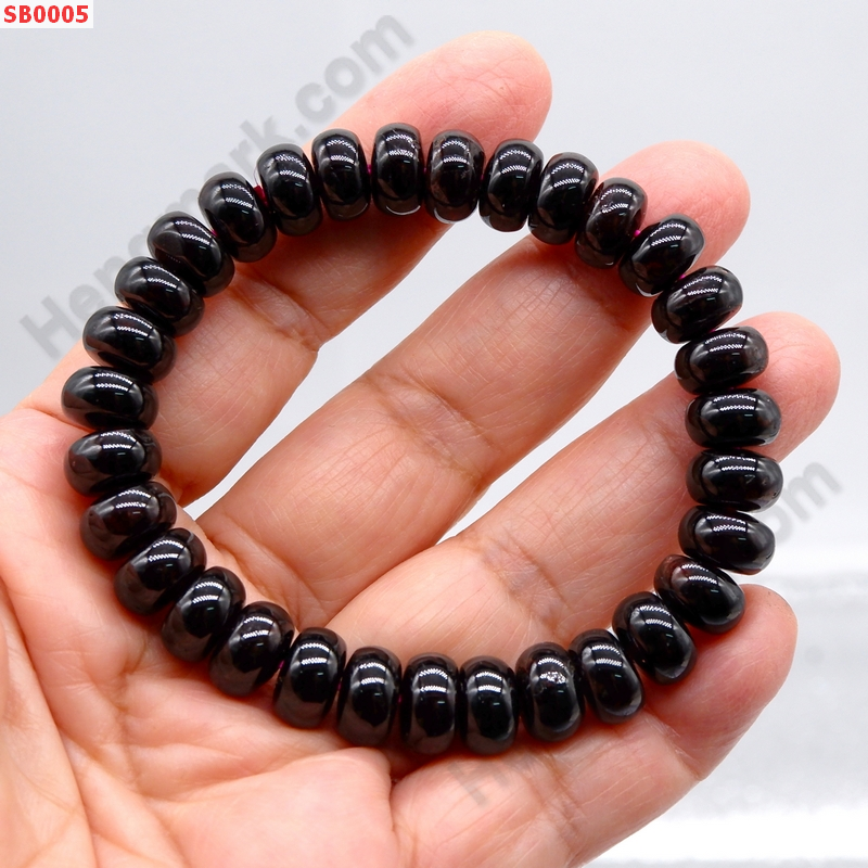 SB0005 สร้อยข้อมือโกเมน 10 มม. ราคา 499 บาท http://ww2.hengmark.com/view_product/SB0005.htm