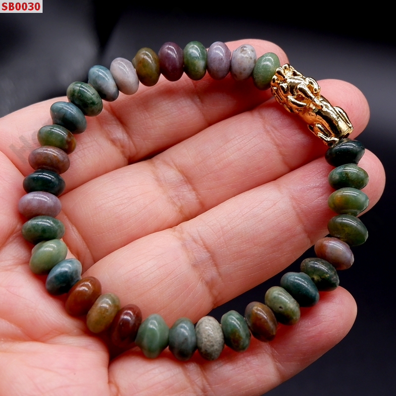 SB0030 สร้อยข้อมือหยก 5 สีเม็ดแบน+ปี่เซียะสีทอง ราคา 249 บาท http://ww2.hengmark.com/view_product/SB0030.htm