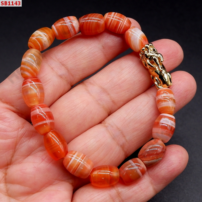 SB1143 สร้อยข้อมือหินคาร์เนเลียน ราคา 349 บาท http://ww2.hengmark.com/view_product/SB1143.htm