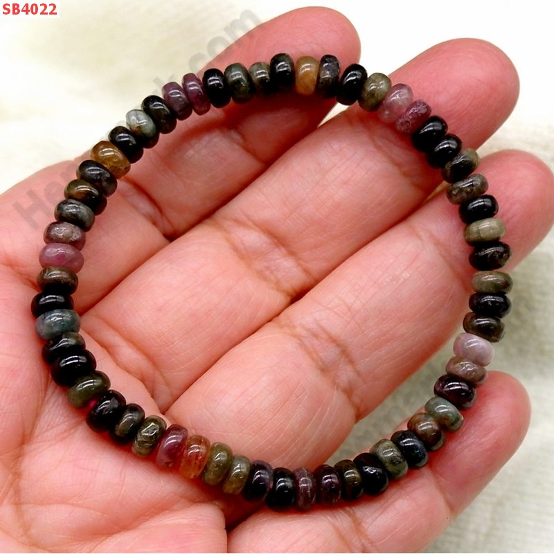 SB4022 สร้อยข้อมือทัวร์มาลีน ขนาด 6 มม. ราคา 350 บาท http://ww2.hengmark.com/view_product/SB4022.htm