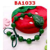 BA1033 : สร้อยข้อมือกบคาบเหรียญหินหยกเขียวเข้ม