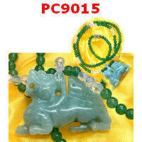 ปี่เซียะแม่ลูกหยก พร้อมสร้อยคอหยกเขียว ปี่เซ๊ยะแม่ลูกหยก พร้อมสร้อยคอหยกเขียว ยาว 22 นิ้ว 
ปี่เซียะ (พีซิว) เป็นสัตว์นำโชคจากสวรรค์ ไม่มีรูทวาร “กินอย่างเดียวไม่ถ่ายออก” พกพาติดตัว ช่วยป้องกันภูติผีปีศาจและสิ่งชั่วร้าย ช่วยให้เจ้าของที่เป็นนักธุรกิจ หรือผู้ที่ต้องการเงินมากมายสมหวัง ทั้งเรื่องค้าขายปกติ และเรื่องเสี่ยงโชค  การเล่นหุ้น ปี่เซียะจะช่วยให้สมหวังในเรื่องนี้ อย่างแน่นอน
