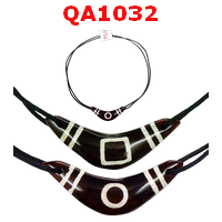 QA1032 : สร้อยคอหินทิเบตรูปบูมเมอแรง ลาย1 ตาฟ้าดิน